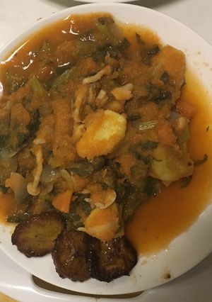 A picture of Carrot sauce with mushroom.
