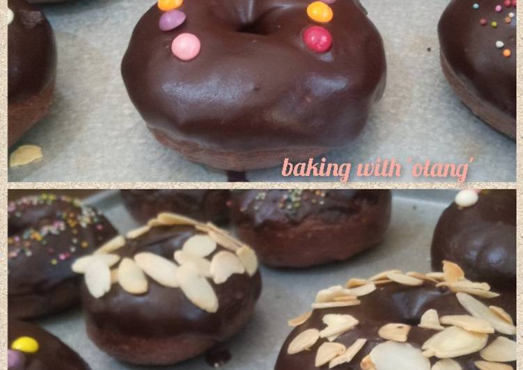 Resep Donat Cokelat Ekonomis (Double Chocolate Donuts) yang Menggugah Selera