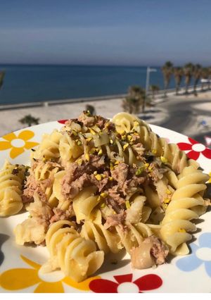 Foto di Fusilloni tonno e granella di pistacchi
