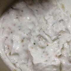 A picture of Pickled cucumber sauce.
