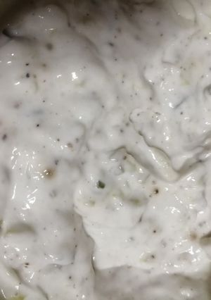 A picture of Pickled cucumber sauce.