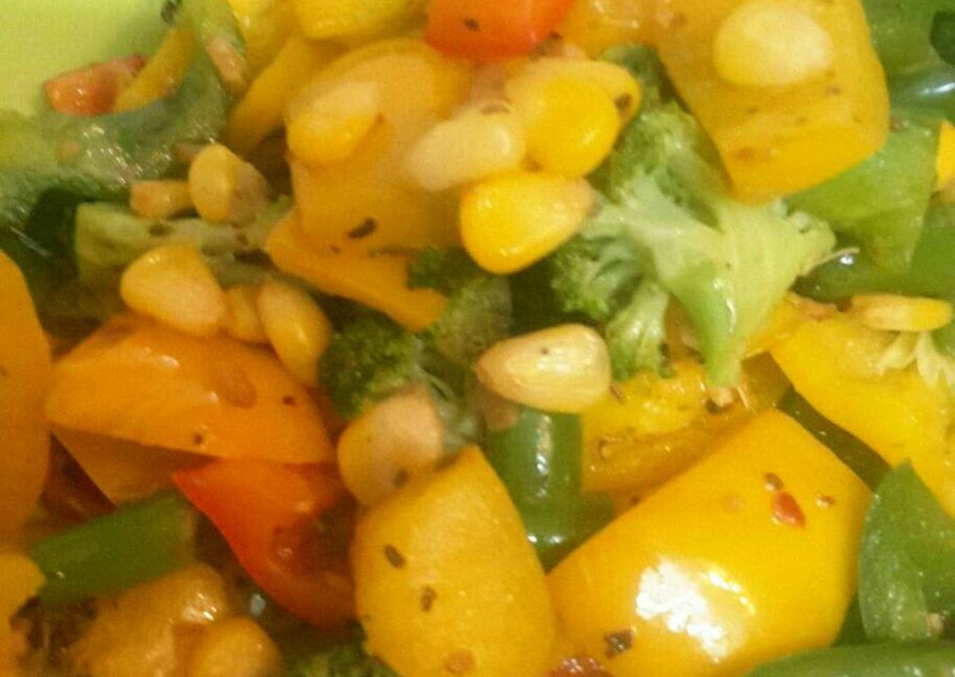 Broccoli capsicum salad