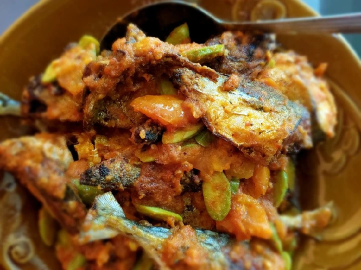 Easy Steps to Prepare Recipes Ikan Kembung Sambal Pete the Delicious Appealing.