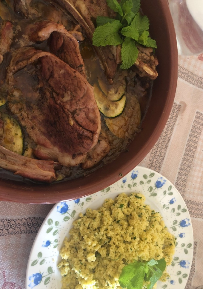 Una foto de 353. Tajine de cordero con calabacines, ciruelas pasas y menta (principal carne)