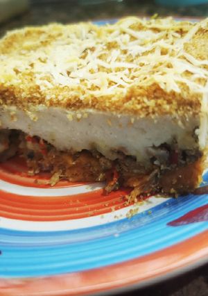 Una foto de Pastel de carne mixto con crocante de pan al romero