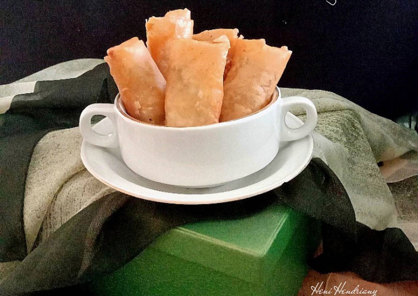 Lumpia Pisang Keju Kismis