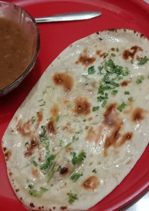दाल मखनी और नान (Dal Makhni aur naan recipe in hindi) रेसिपी मुख्य फोटो