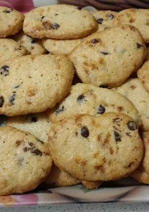 Una foto de Galletas con crocante de almendras y chips