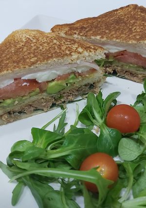 Foto principal de Sándwich vegetal con atún....🥑🍅🥬