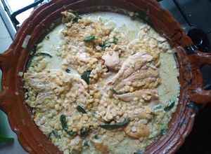 Una foto de Pechuga de pollo con elote a la crema