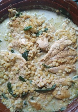 Una foto de Pechuga de pollo con elote a la crema