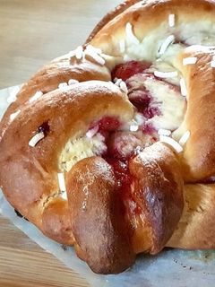 Foto di Pan brioche alla ciliegia