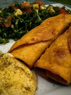 Una foto de Flautas Rellenas de Pollo al ajillo con notas de curry...!