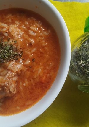 Una foto de Guiso de arroz con alitas de pollo