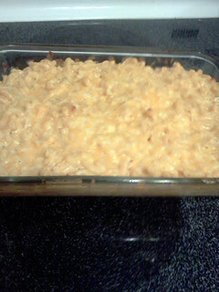 A picture of macaroni and cheese.
