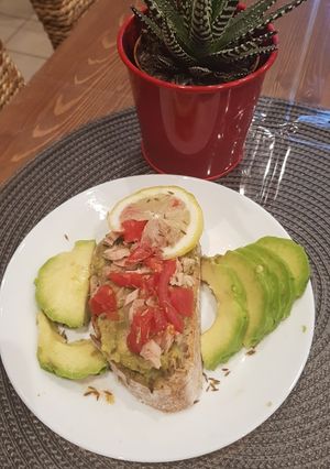 Une photo de Tartine campagne avocat