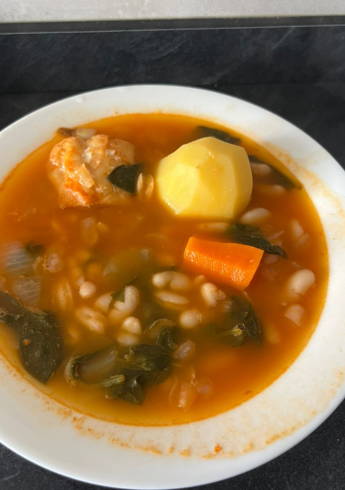 Una foto de Potaje de judías pintas, espinacas y bacalao