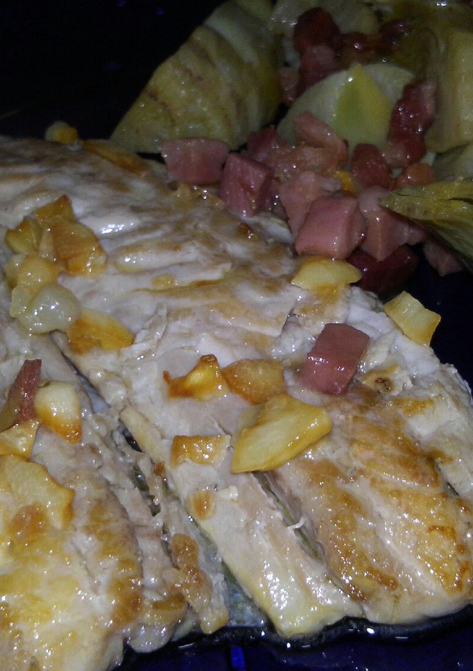 Una foto de Jurel al ajillo con alcachofas salteadas con jamon..,