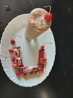 A picture of Chocolate and coffee milk shake.
