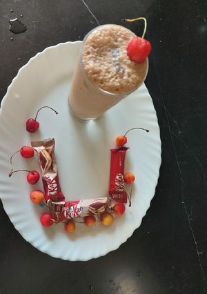 A picture of Chocolate and coffee milk shake.
