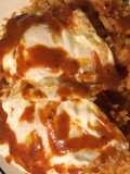 Huevos estrellados bañados en salsa chipotle