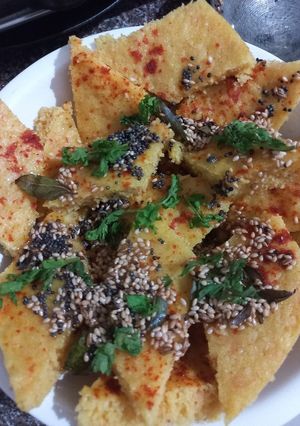 ઢોકળાં (Dhokla Recipe In Gujarati) રેસીપી મુખ્ય ફોટો