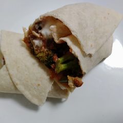 A picture of Pork and veg fajitas.