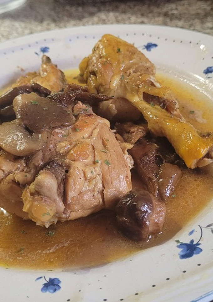 Una foto de Guiso de pollo con setas