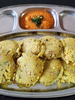 ரவா இட்லி (rava Idli Recipe in tamil) செய்முறை முக்கிய புகைப்படம்