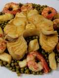 Guiso de caella, chocos y gambones con guisantes
