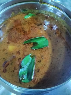 மிளகு குழம்பு(milagu kulambu recipe in tamil) செய்முறை முக்கிய புகைப்படம்