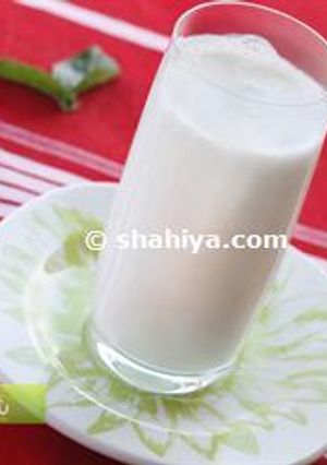 A picture of Yogurt “irani” drink.