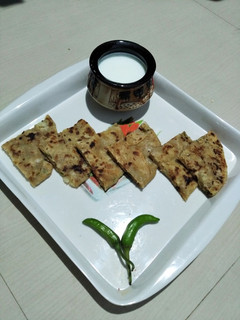 આલુ પરાઠા(Aloo PAratha Recipe In Gujarati) રેસીપી મુખ્ય ફોટો