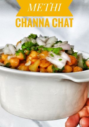 A picture of Khatti meethi chana chat.