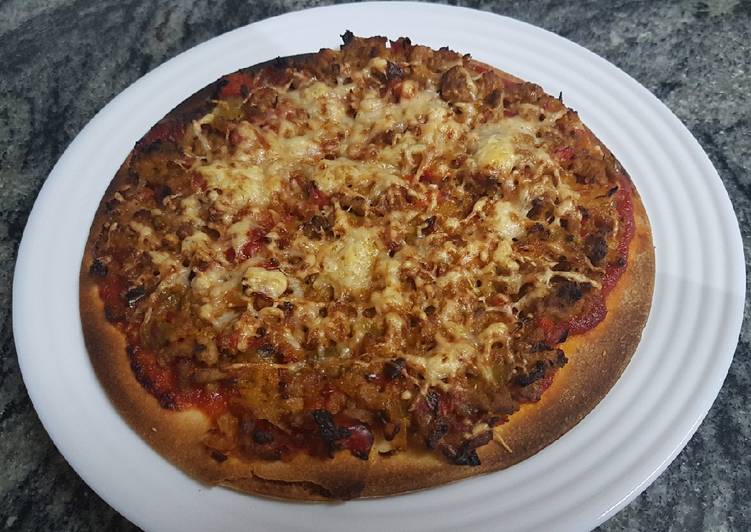 Pizza de carne picada y verduras