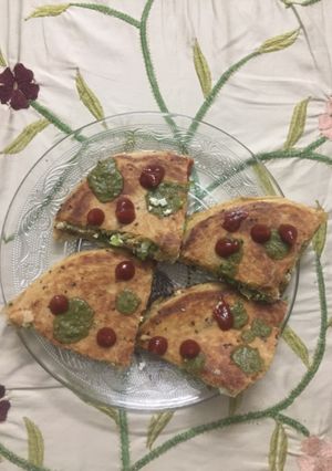 A picture of Stuffed paneer kulcha.
