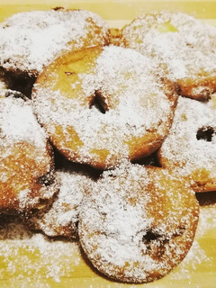 Foto di Frittelle di mele e cannella