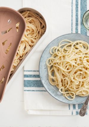 Una foto de Espaguetis en salsa de queso - Quick Pasta Recipes Cooker | Lékué