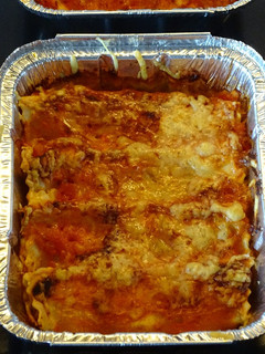 Una foto de Canelones con atún y verduras