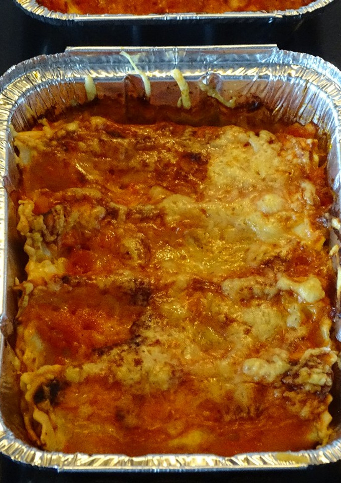 Una foto de Canelones con atún y verduras
