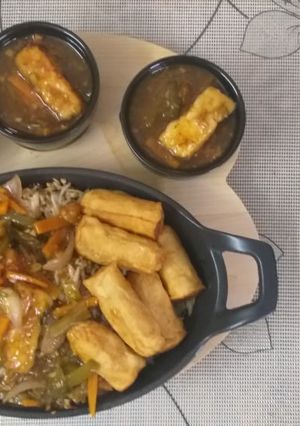A picture of Sizzling chilli paneer with fried rice.