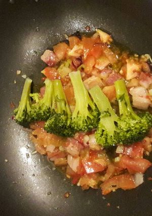 Una foto de Fideos con brócoli 🍝