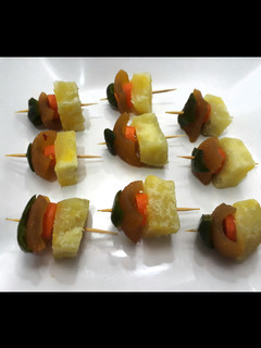 A picture of Sweet potatoes with pomo,carrots and green pepper.