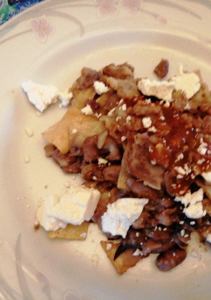 Una foto de Migas con frijol y queso