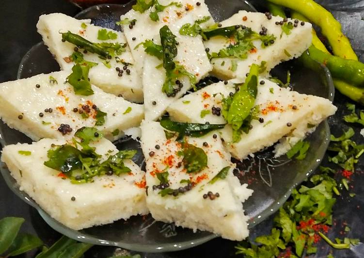 Recipe of Favorite Gujrati White Dhokla / Khhata Dhokla