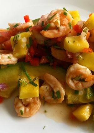 Una foto de Ceviche de Camarón y Mango Biche
