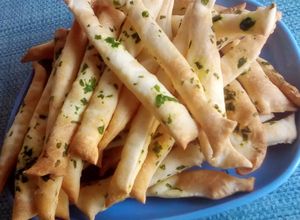 Una foto de Talitas c/tapas de empanadas -sabor perejil en oliva🌿←⁠(⁠>⁠▽⁠<⁠)⁠ﾉ