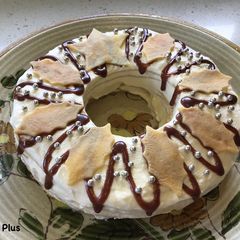 Christmas Wreath Cake A picture of Christmas Wreath Cake.