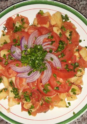 صورة لوصفة 🥗 سلطة مشبعة ولذيذة 🍅🍅