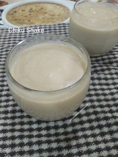 ચીકુ શેક (Chikoo Shake Recipe In Gujarati) રેસીપી મુખ્ય ફોટો